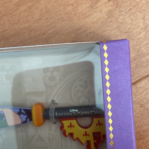 Disney The Hunchback of Notre Dame 25th Collectible Key Special Edition - Picture 3 of 5